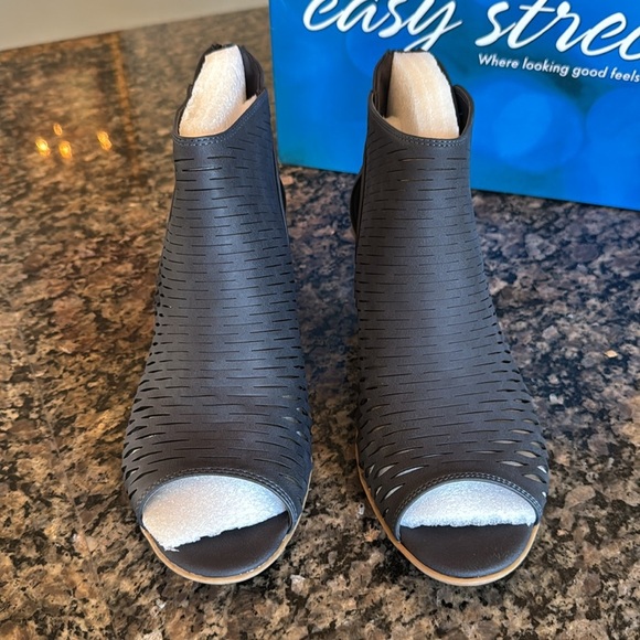 Easy Street navy sunrise stacked open toe bootie 8.5 NIB - Picture 2 of 9